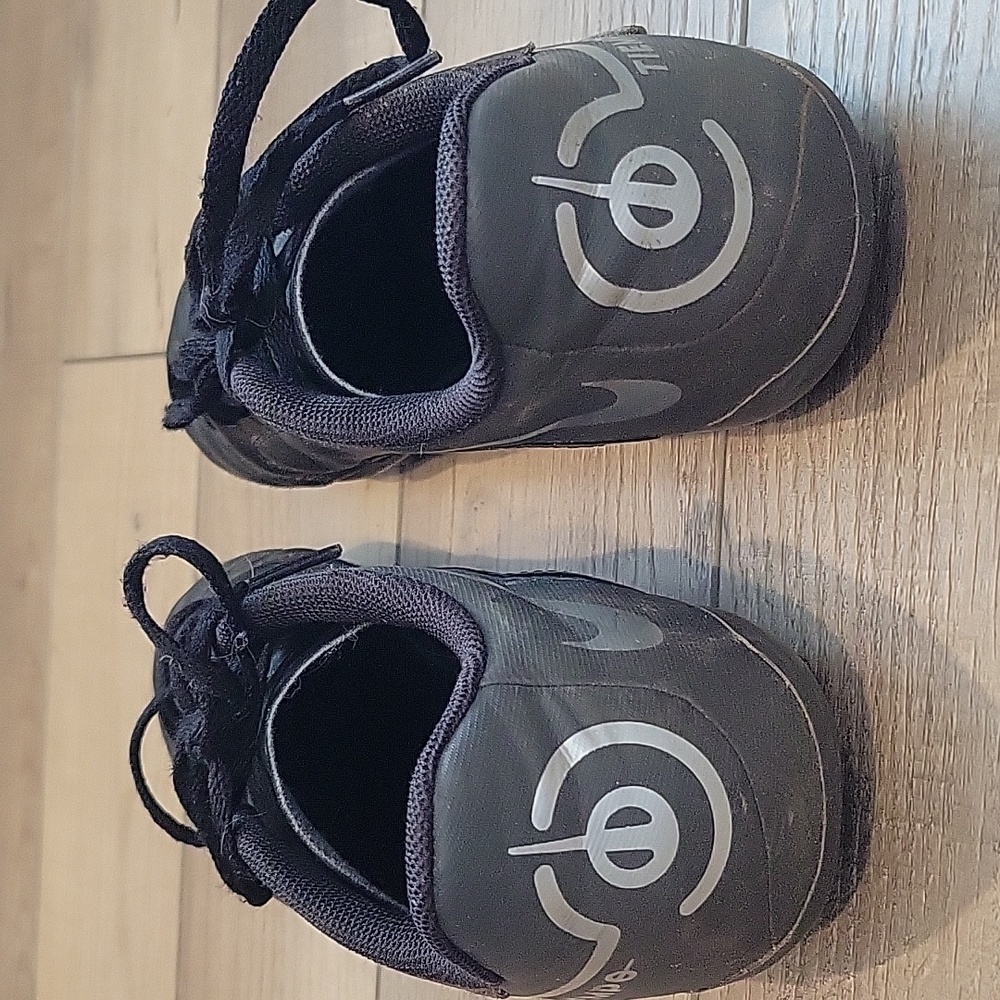 Nike Tiempo Legend 9 Club Black Soccer Cleats Boys Size 6 - Picture 3 of 7